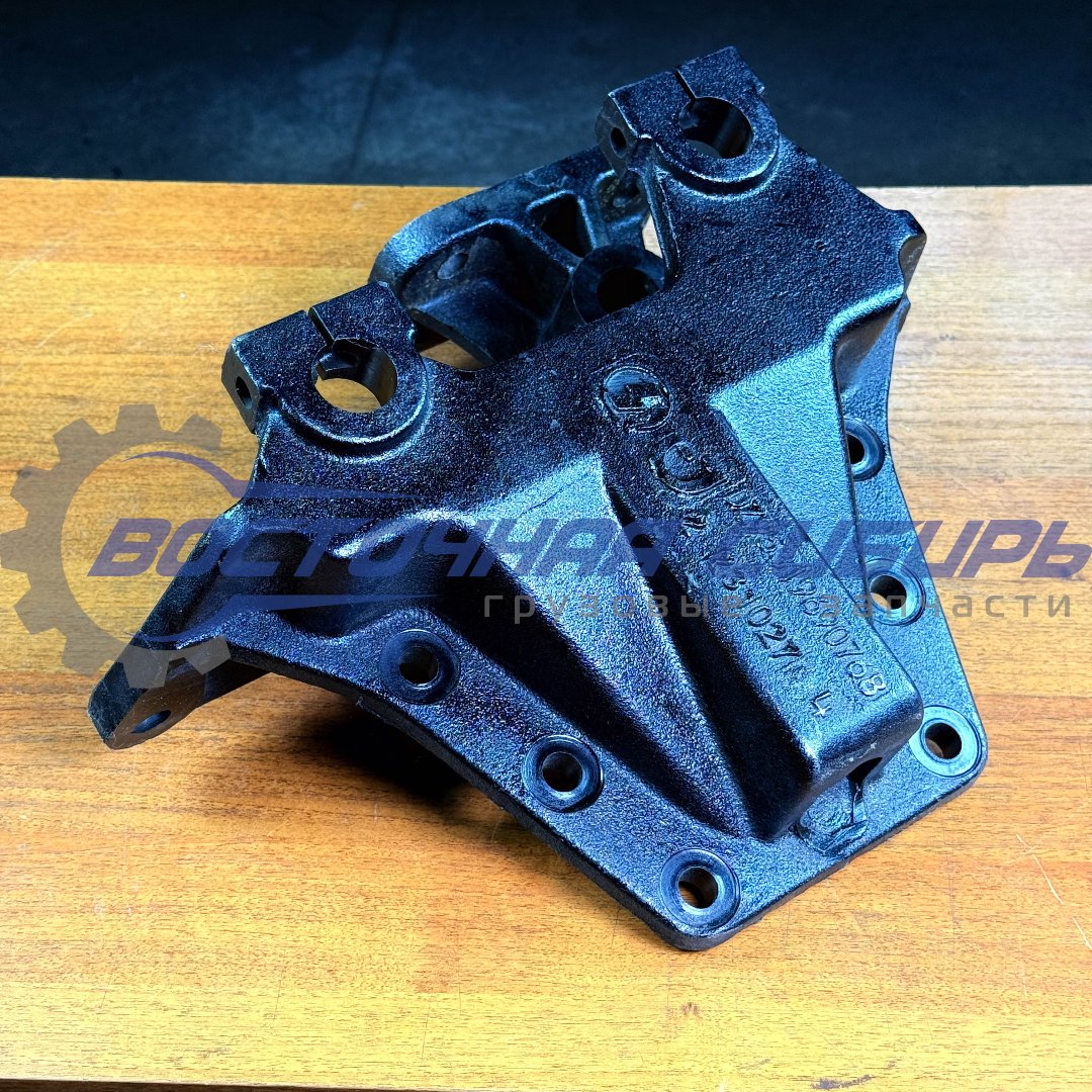 Кронштейн передней рессоры правый X3000, шт.